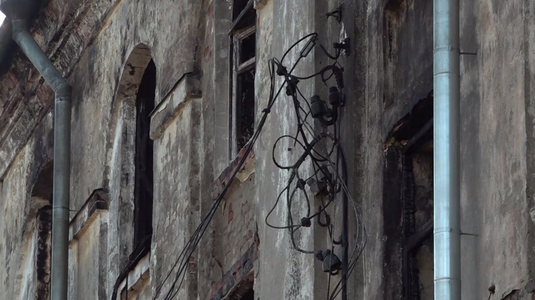Жителям сгоревшего дома на улице Стачек в Ярославле разрешили осмотреть квартиры смотреть онлайн