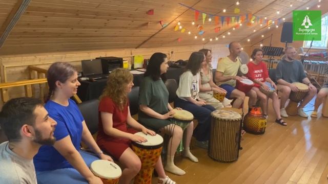 Ритмический ансамбль в музыкальном лагере для взрослых «Виртуозы»