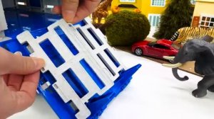 Детское видео про игрушечный зоопарк. Игрушки Щенячий патруль ищут животных!