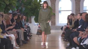Показ женской коллекции Valentino Resort 2018