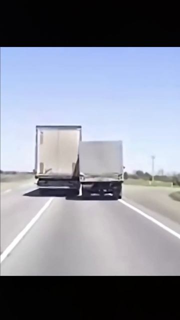 Фура жестко подрезала Газель