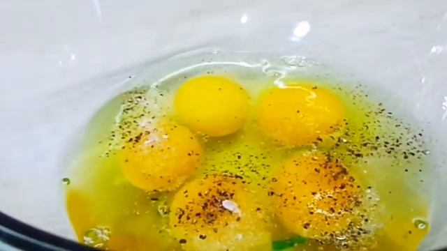 Очень вкусный омлет в духовке с овощами и колбасой. Рецепт.