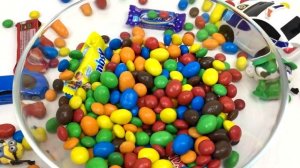 Ищем в Конфетах Игрушки из Мультиков Тачки Маквин Машинки Хот Вилс Трансформеры Бамблби Миньоны Тобо