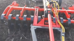 Лущильник ЛДС-2,6/2П с МТЗ-80 работает по подсолнечнику. Отзыв фермера!🔥💪👍 #ипсергиенко #лущильни