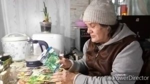 Весь день обрезала малину / Возник вопрос об огурцах, зачем ?