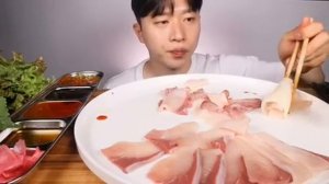 Мукбанг сырая рыба Еда на камеру