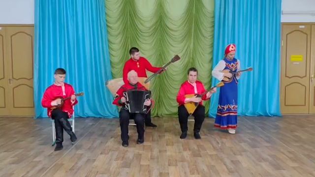 Школьный театр "Театральная гостиная". Театрализованная постановка "Дружба народов - сила страны""