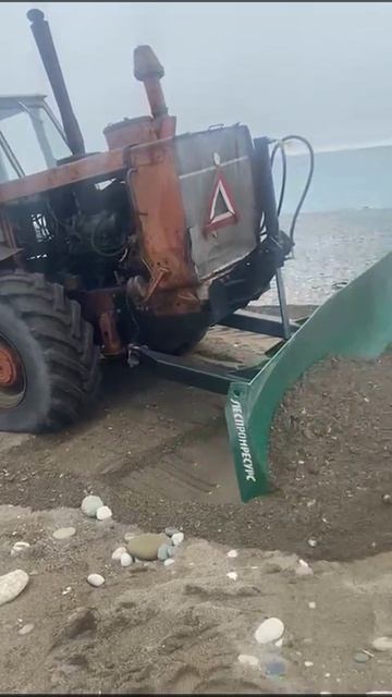 Механический поворотный отвал Т-150К-2 Леспромресурс на тракторе Т-150. Работа с песчаным грунтом