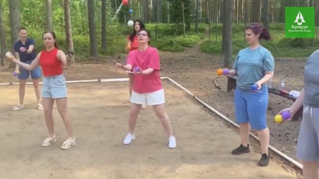 Мастер-класс по жонглированию в музыкальном лагере для взрослых «Виртуозы»