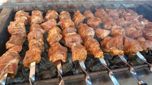 Сочный cвиной шашлык с секретным ингредиентом.