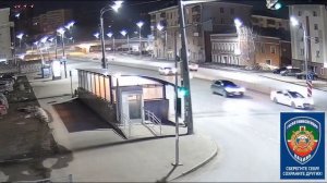 Момент смертельного ДТП: Lexus на скорости 165 км/ч протаранил ограждение и рухнул с высоты