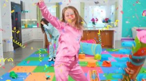 Настя учатся вести здоровый образ жизни