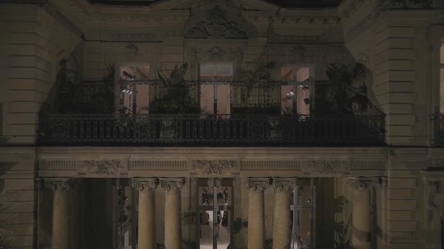 Показ женской коллекции Valentino Black Tie осень-зима 2023-2024