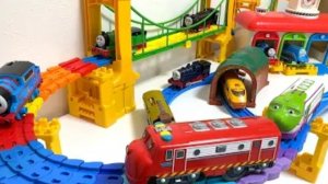 Паровозики Томас и его друзья,для детейИграем изучая новых паровозиков и дорогу. #дети#видеодлядетей