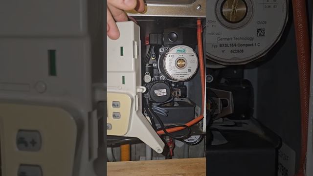 Baxi / Ошибка E05, E25 / Циркуляционный насос Wilo