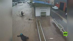 إنقاذ طفلة جرفتها مياه الفيضانات في محج قلعة