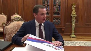 Владимир Путин провел рабочую встречу с губернатором Архангельской области Александром Цыбульским.