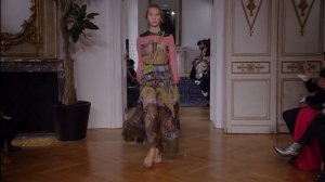 Показ женской коллекции Valentino весна-лето 2017