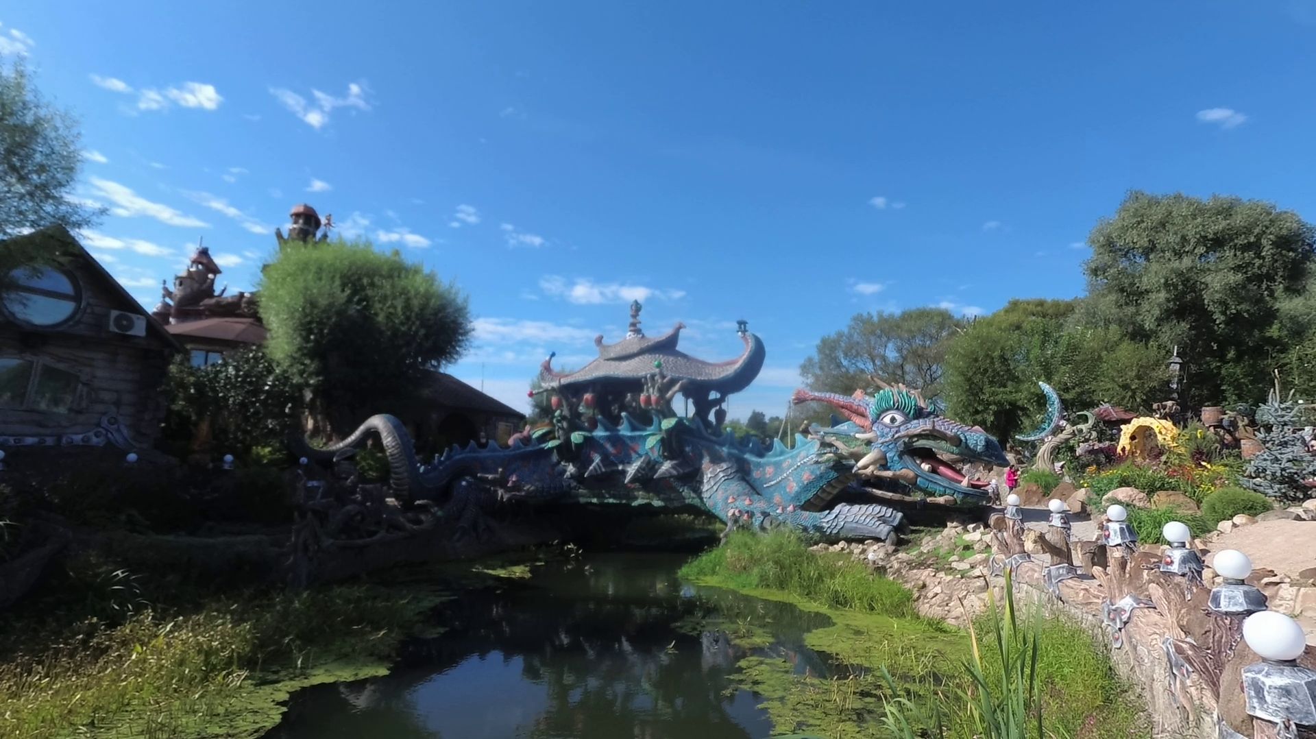 дорожки на  даче  из  арт бетона что  стало пять  лет  спустя страна Вихляндия.