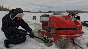 На зимней рыбалке наледь не щадит никого! Но кто держится лучше - старый Буран или новая Мотособака?