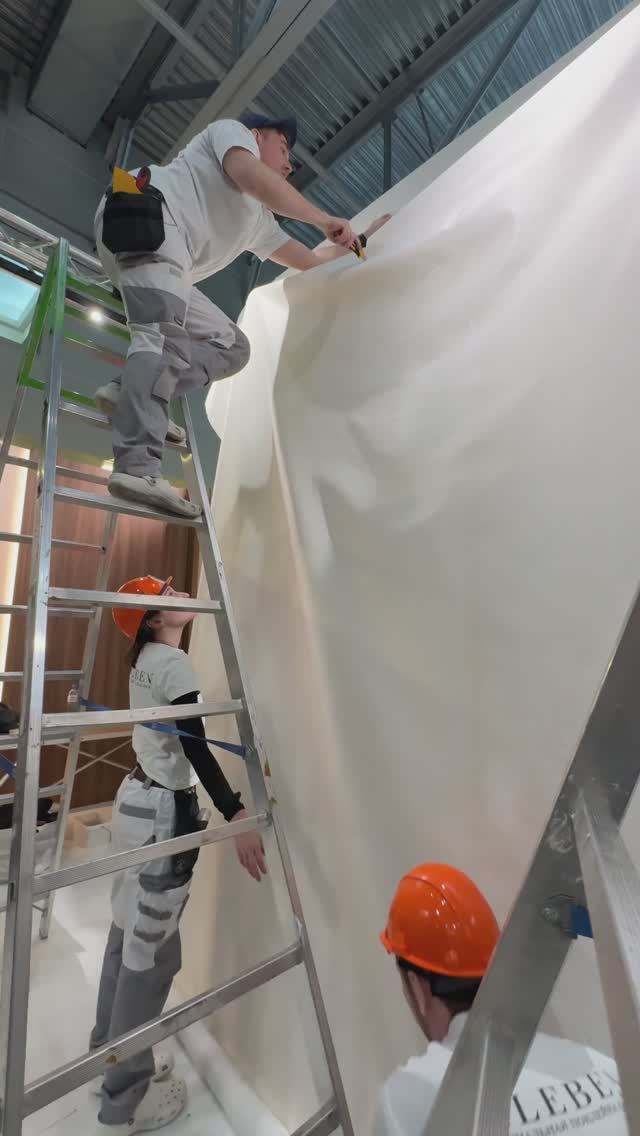 КЛЕБЕН | Выставка ARTDOM/стенд Decaro. Поклейка обоев