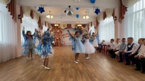 "Птицы мои, птицы, летите в облака!" Танец девочек на выпускном в детском саду.