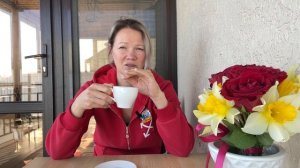 На террасе с чашкой кофе / Ответ на комментарий