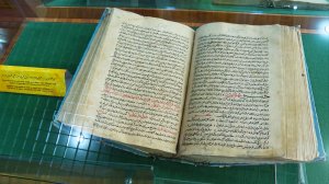 Более 100 древних рукописей показали на дне открытых дверей в Национальной библиотеке Таджикистана