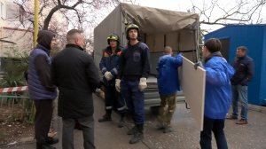 Волонтёры «Единой России» помогают жильцам пострадавших на улице Корчагина домов