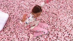 Настя учит свою подругу этикету. Сборник полезных виде