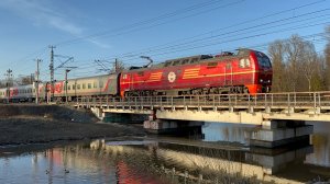 «Весна пришла!» Электровоз ЭП2К-149 «ТЧ-8» с поездом «Волга» на ст.Колпино, 2026 год