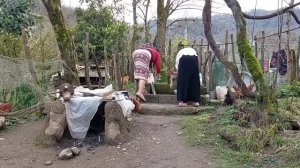 Традиционный сладкий хлеб с кунжутом, изюмом и семенами.