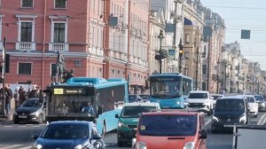 плотный поток машин