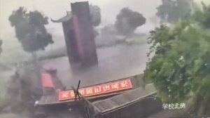 الصين.. نجاة أحد المارة من انهيار بوابة أثرية في مدينة تشاوتشو