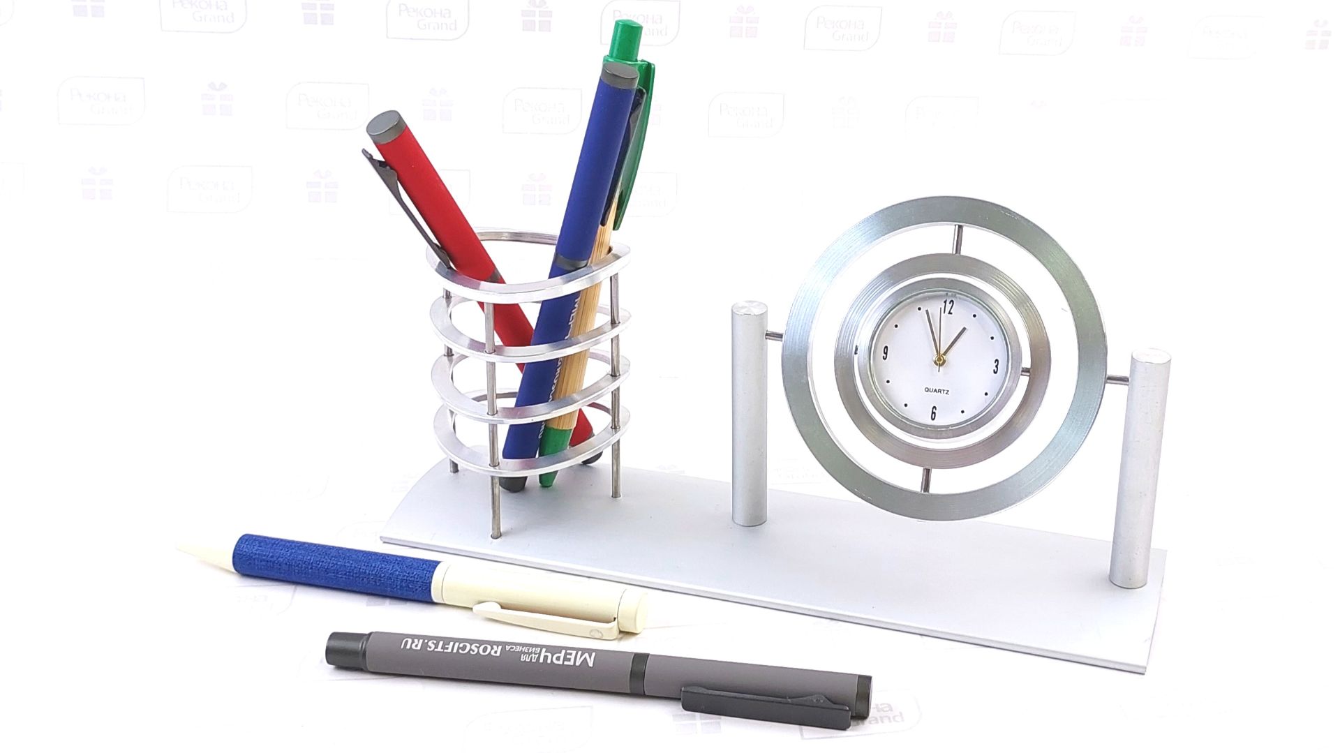 Настольные часы с подставкой под ручки