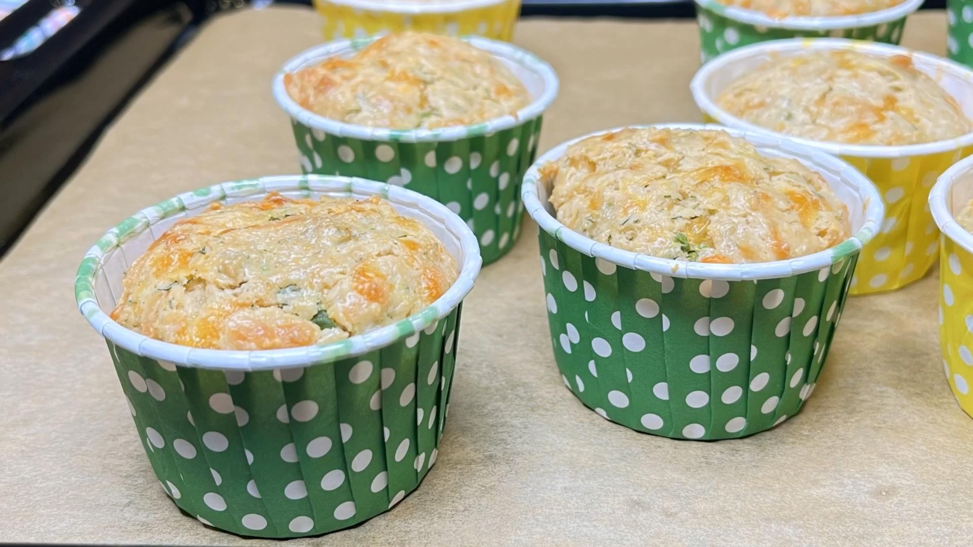 Пышные маффины с сыром и зеленью. Несладкие ПП кексы. Без глютена.