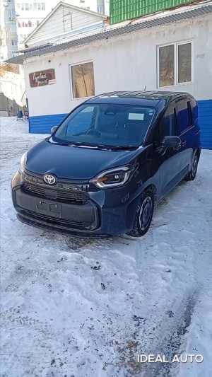 Обзор Toyota Sienta 2022г