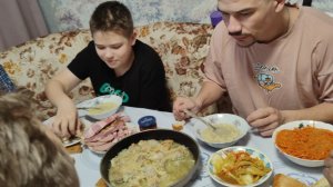 Жизнь в деревне 🏡 Приехали дети🤗 // стелят линолеум //