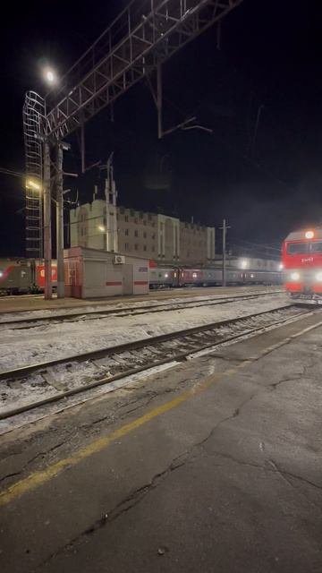 Поезд железнодорожный вокзал Март 2026 Саратов