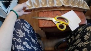 Начался второй вывод.Делаю цыпушкам новые кормушки.