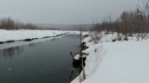 ДА сколько здесь РЫБЫ в этой ледяной РЕЧКЕ! Рыбалка весной на спиннинг.