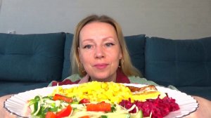 Мукбанг картошка тушеная с курой, салат витаминный, яйцо жареное, свекла с чесноком. Еда вуснота.