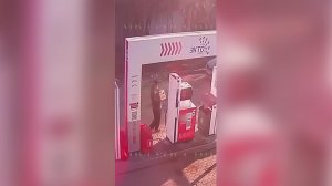 Подросток по указке мошенников поджег АЗС в Москве и загорелся сам.