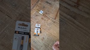 1000054125.mp4 (Собака наблюдает за устройством лестницы на 2-ой этаж в доме А-фрейм)