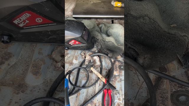 Как настроить сварочный полуавтомат Ресанта САИПА-220 и куда вставлять провода, конкретно и по делу