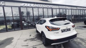 Белый ниссан Кашкай