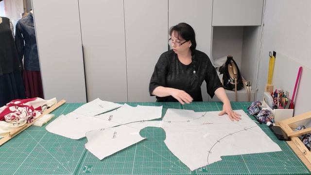 Как можно играть с выкройкой ? Часть 3.  Рисую произвольные линии на выкройке.