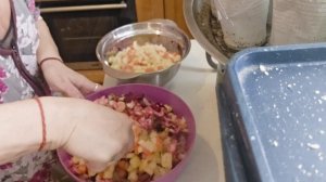 фкусная минутка-цыплячья каша, винегрет и салат несвижский, шашлычок