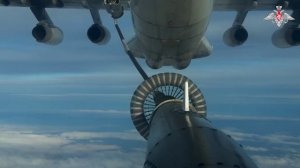 Экипажи дальней противолодочной авиации Северного флота отработали дозаправку топливом в воздухе