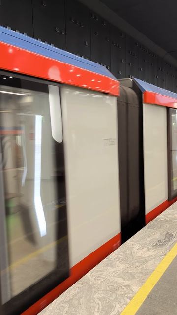 Поезд "Москва 2024" на станции "Вавиловская" Троицкой линии